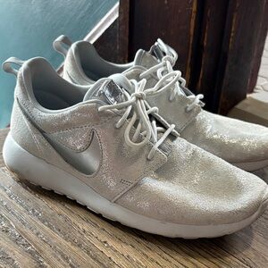Nike Silver Glitter Roshe One Women size 7